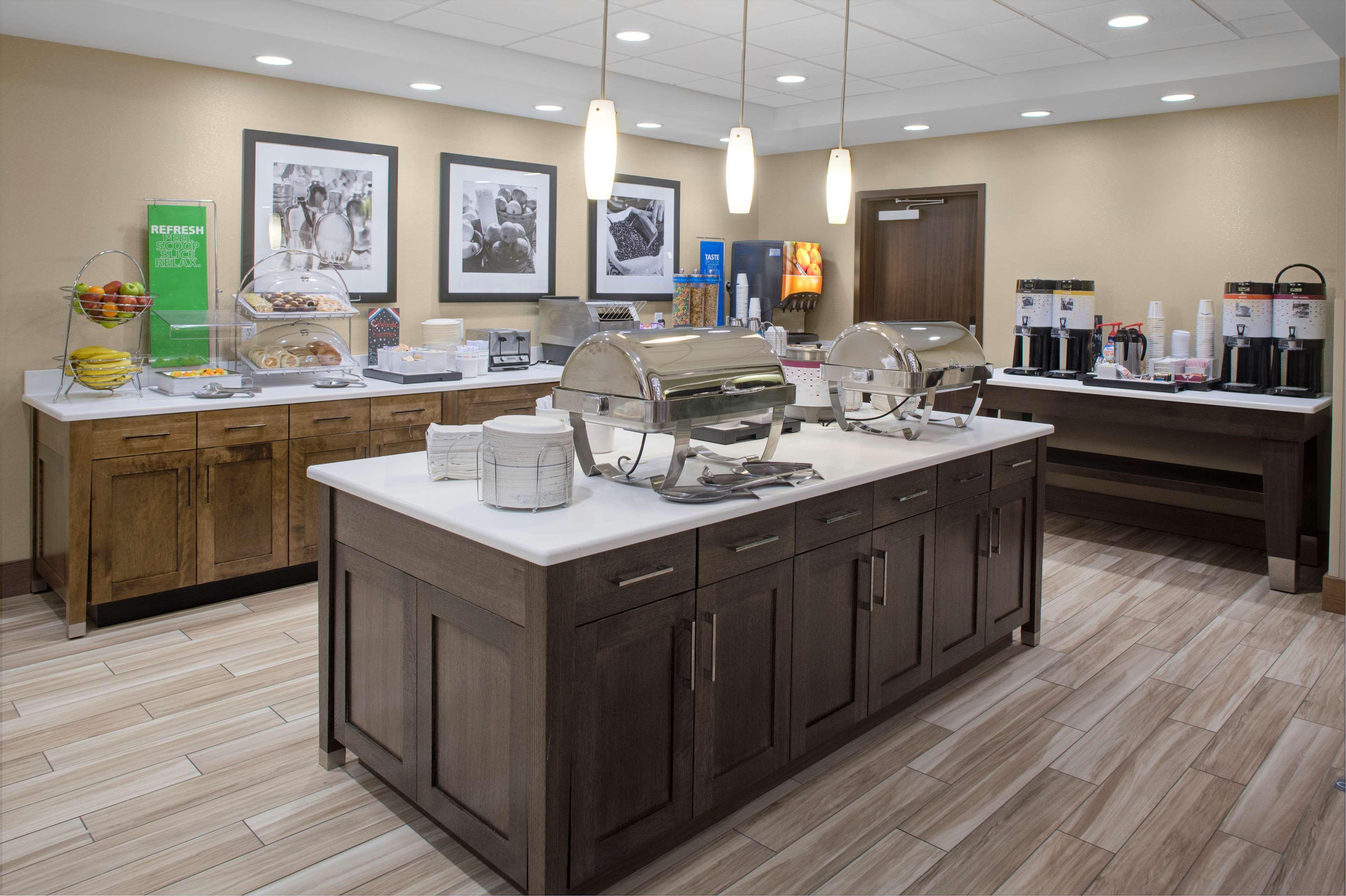 Hampton & Syracuse North Airport Area 3*