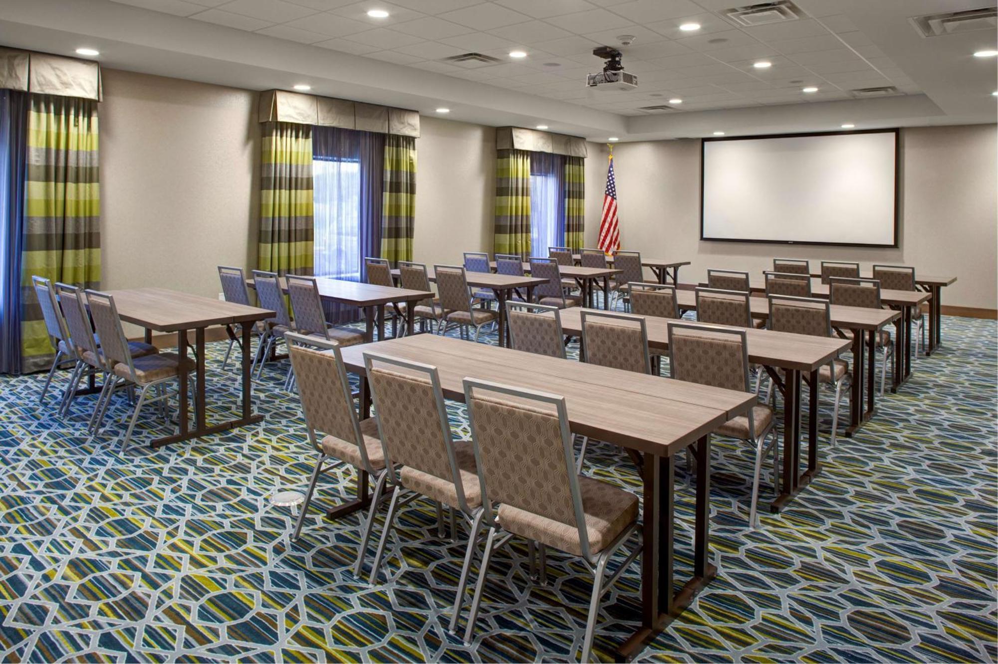 Hampton & Syracuse North Airport Area 3*