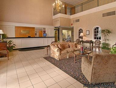 Hampton & Syracuse North Airport Area Hotel