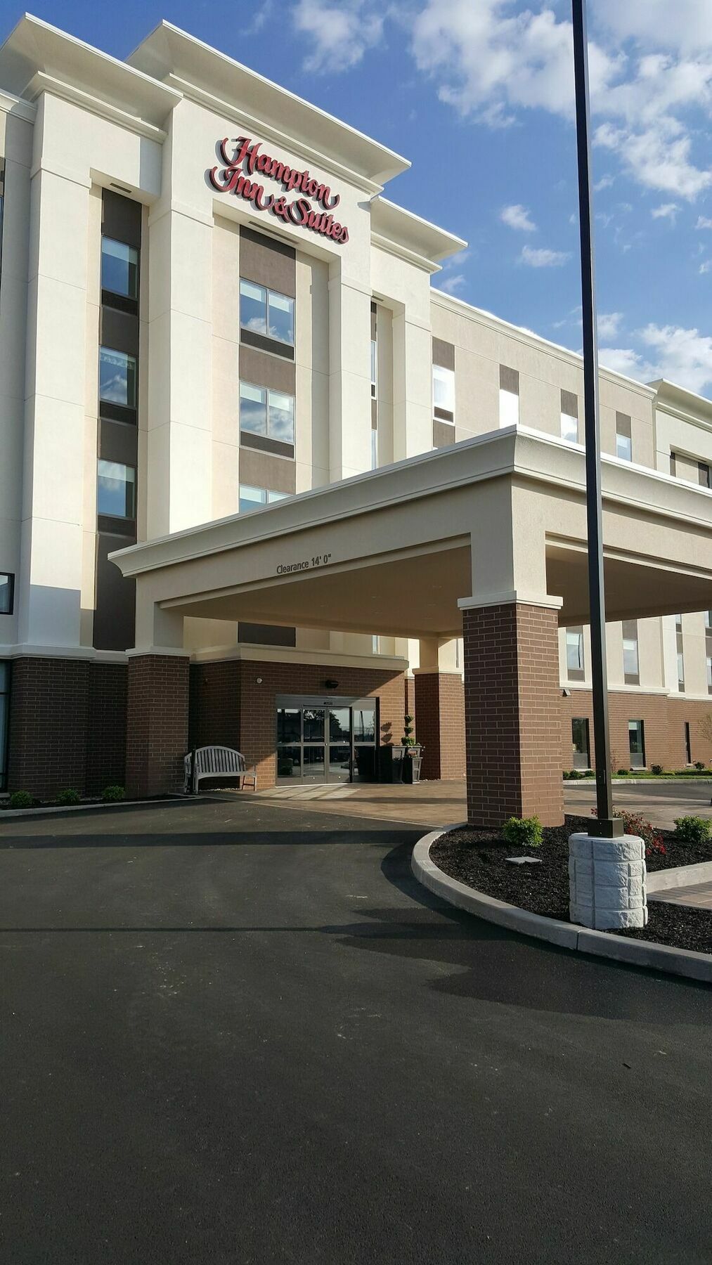 Hampton & Syracuse North Airport Area Hotel