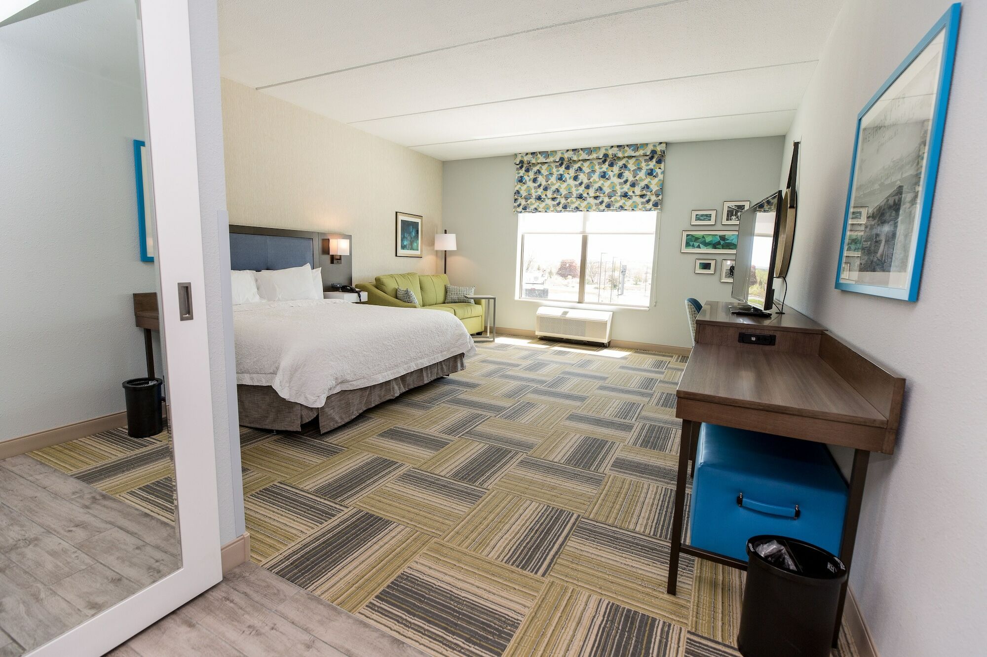 Hampton & Syracuse North Airport Area 3*