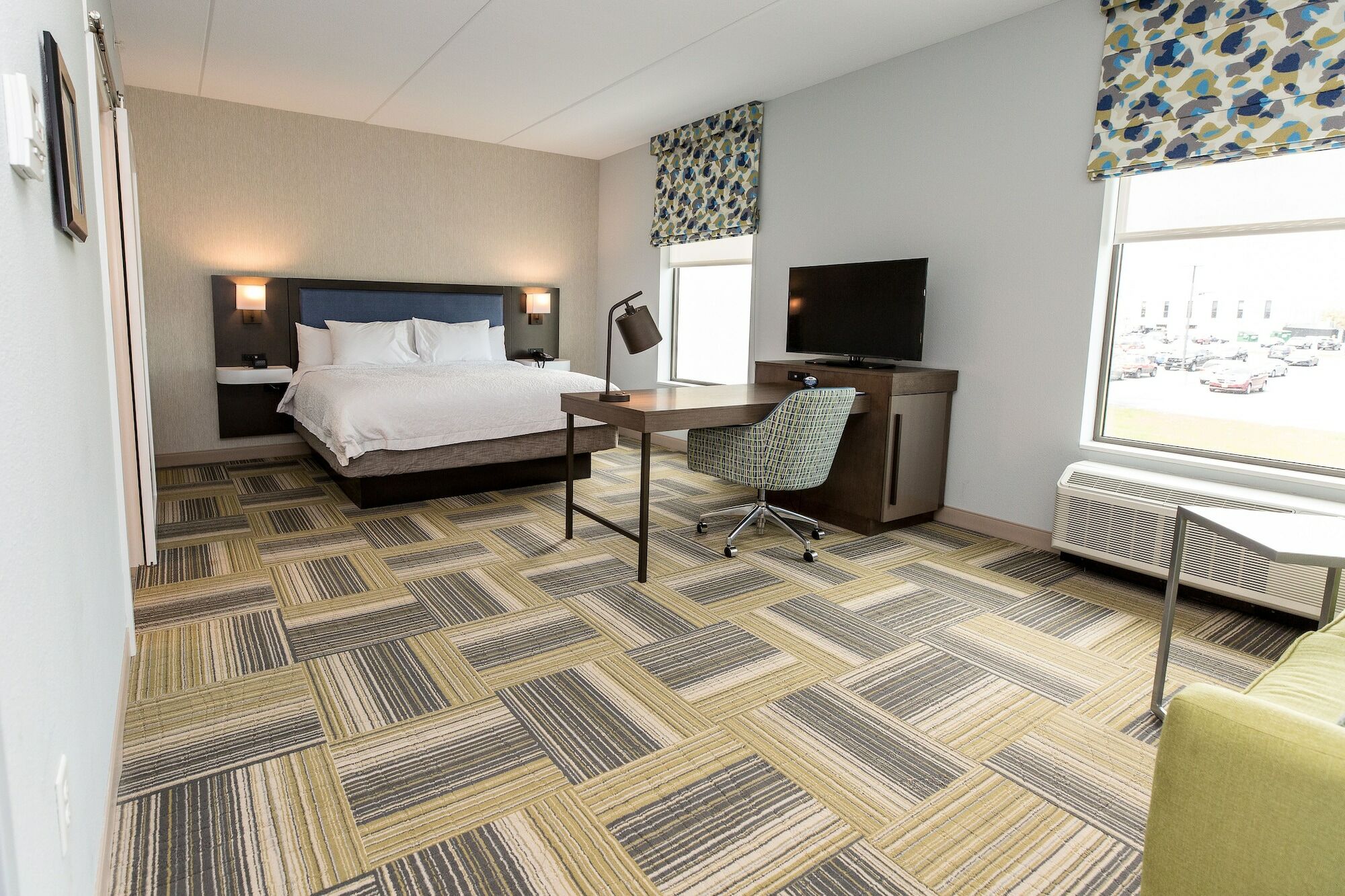 Hampton & Syracuse North Airport Area 3*